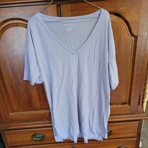 American eagle XL lavender v-neck t-shirt